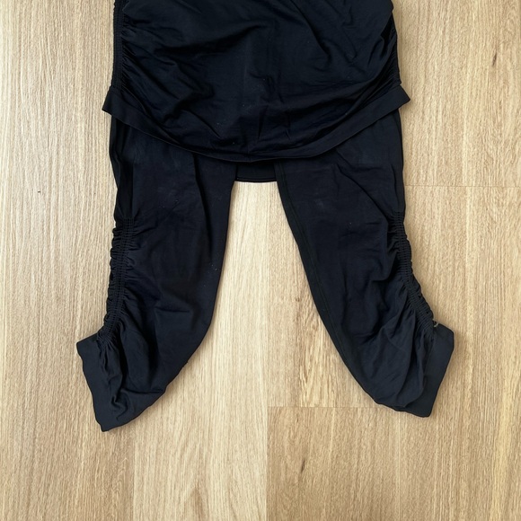 Athleta Got Legs 2 in 1 Crop Legging Skort Black Size Medium - Picture 2 of 4